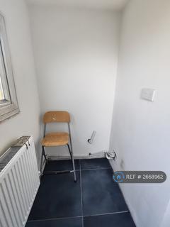 2 bedroom semi-detached house to rent, Gwynfor Road, Swansea, SA2