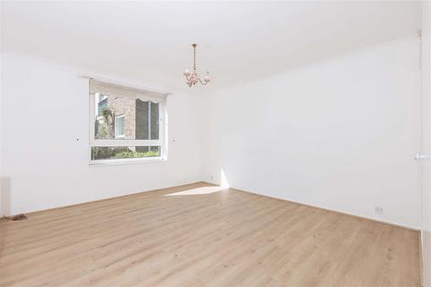 2 bedroom flat for sale, Pevensey Garden, Worthing