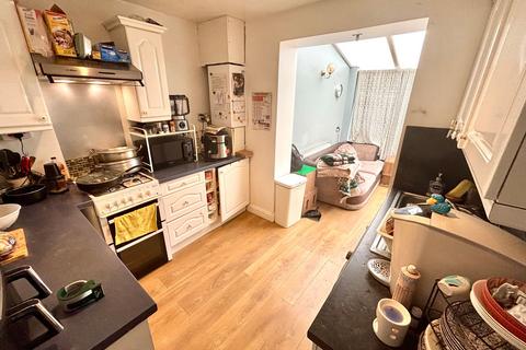 2 bedroom terraced house to rent, Singleton Road, Dagenham, RM9