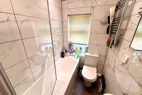 2 bedroom terraced house to rent, Singleton Road, Dagenham, RM9
