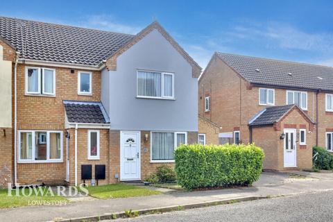 3 bedroom semi-detached house for sale, Swift Close, Lowestoft