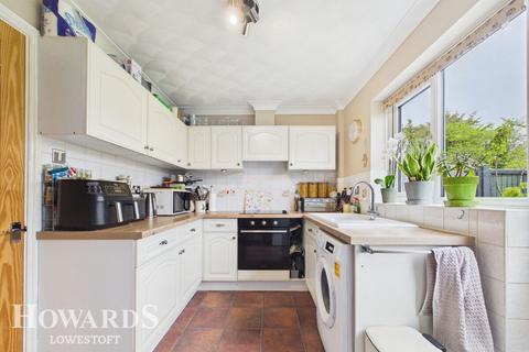 3 bedroom semi-detached house for sale, Swift Close, Lowestoft
