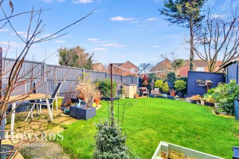 3 bedroom semi-detached house for sale, Swift Close, Lowestoft