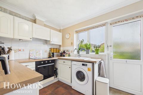 3 bedroom semi-detached house for sale, Swift Close, Lowestoft