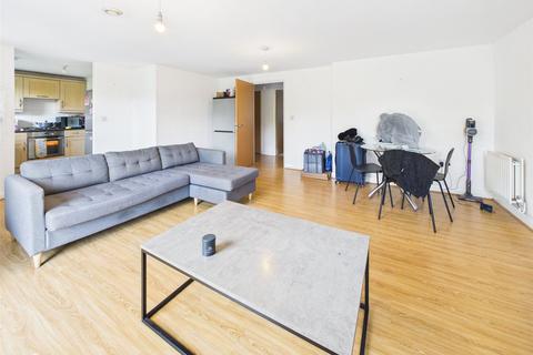 2 bedroom apartment to rent, Admiralty Close, Middlesex UB7