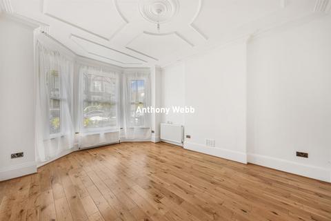 3 bedroom flat for sale, Belmont Avenue, London N13