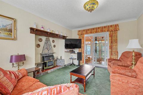 2 bedroom detached bungalow for sale, Pierrepont Avenue, Gedling, Nottingham