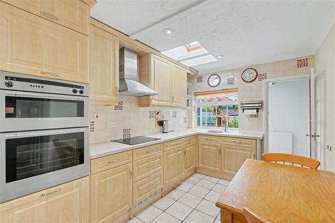 2 bedroom detached bungalow for sale, Pierrepont Avenue, Gedling, Nottingham