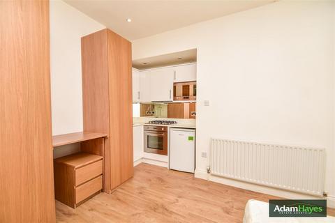 Studio to rent, Ballards Lane, Finchley Central N3