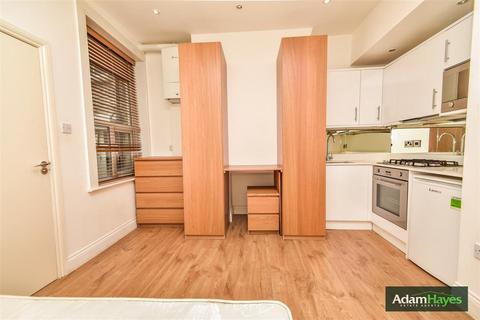 Studio to rent, Ballards Lane, Finchley Central N3