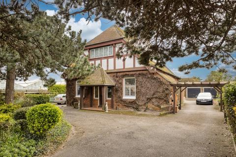 3 bedroom detached house for sale, George Hill Road, Kingsgate, Broadstairs, Kent, CT10