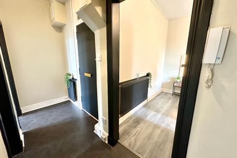2 bedroom flat to rent, Onslow Drive, Dennistoun, Glasgow, G31