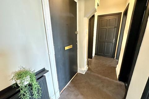 2 bedroom flat to rent, Onslow Drive, Dennistoun, Glasgow, G31