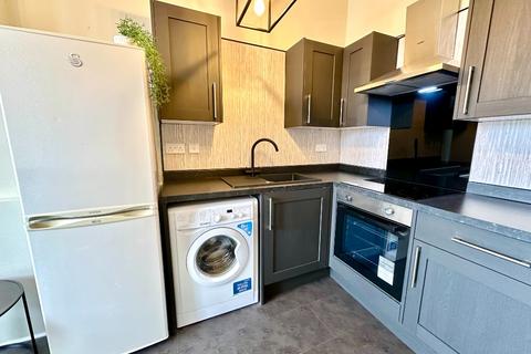 2 bedroom flat to rent, Onslow Drive, Dennistoun, Glasgow, G31