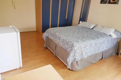 undefined, 32 Chichele Road