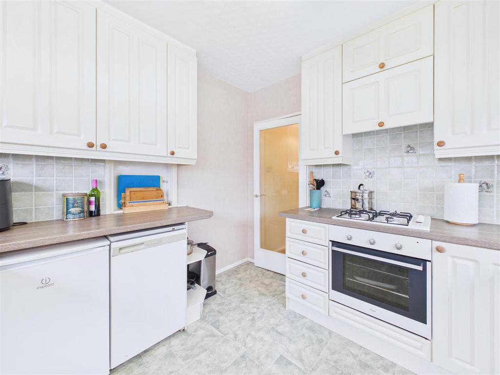 Apartment in Sheffield, Ranmoor, South Yorkshire - View 5