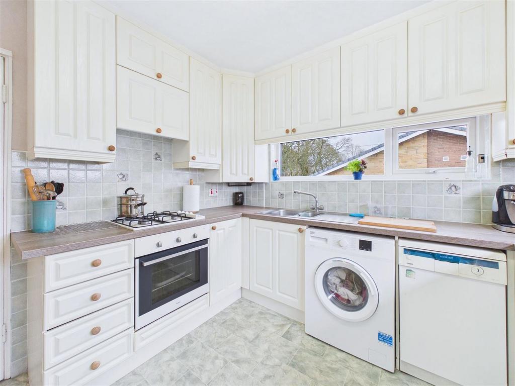 Apartment in Sheffield, Ranmoor, South Yorkshire - View 2