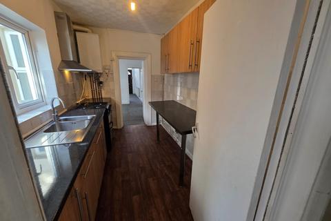 3 bedroom terraced house to rent, Hampton Road, Luton, Bedfordshire