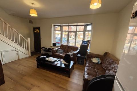 6 bedroom detached house to rent, 81 Beeston Road,, Dunkirk, NG7