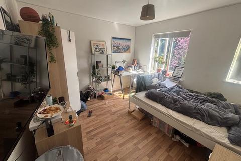 6 bedroom detached house to rent, 81 Beeston Road,, Dunkirk, NG7