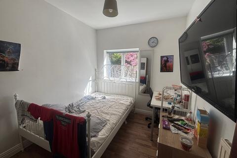 6 bedroom detached house to rent, 81 Beeston Road,, Dunkirk, NG7