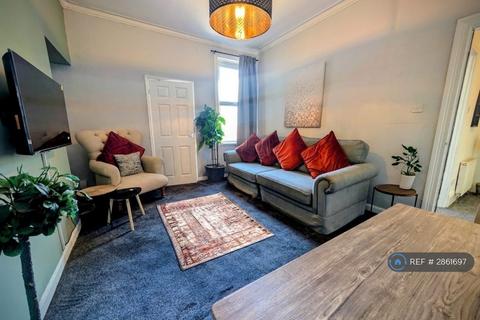 5 bedroom maisonette to rent, Eglesfield Road, South Shields, NE33