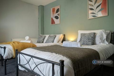 5 bedroom maisonette to rent, Eglesfield Road, South Shields, NE33