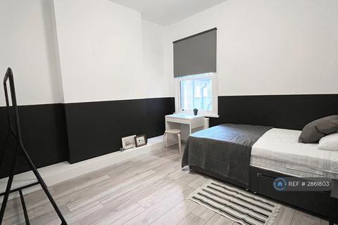 1 bedroom in a flat share to rent, Tooting Bec, London, SW17