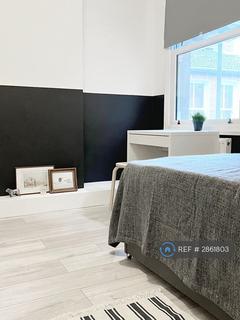 1 bedroom in a flat share to rent, Tooting Bec, London, SW17