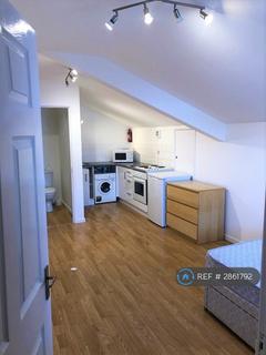 Studio to rent, Deer Park Road, South Wimbledon, SW19