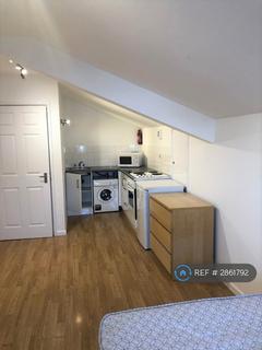 Studio to rent, Deer Park Road, South Wimbledon, SW19