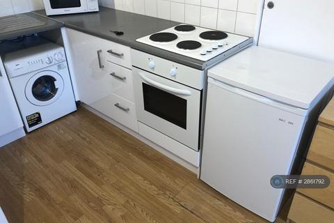 Studio to rent, Deer Park Road, South Wimbledon, SW19