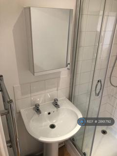 Studio to rent, Deer Park Road, South Wimbledon, SW19