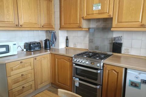 1 bedroom in a flat share to rent, Thessaly Road, London