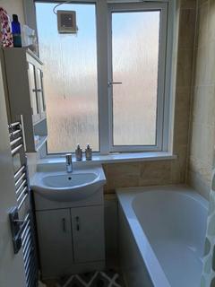 1 bedroom in a flat share to rent, Thessaly Road, London