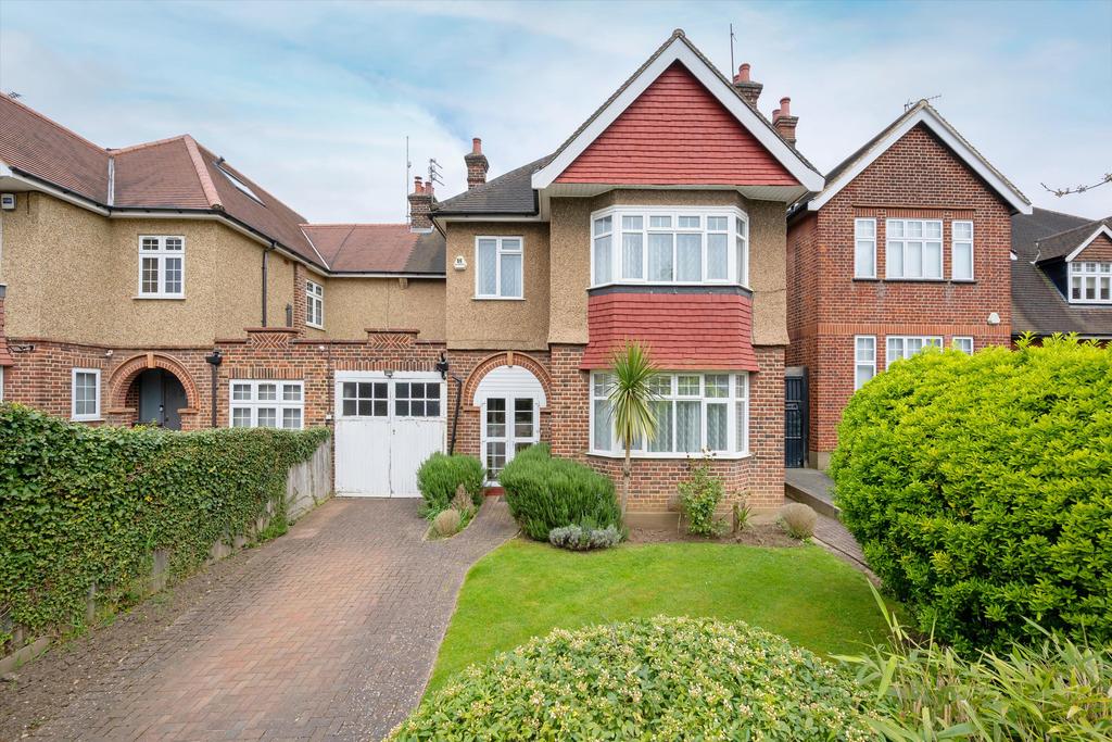 Detached house exterior, driveway, garage