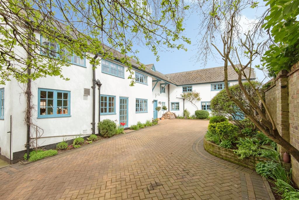 8 bedroom detached house for sale