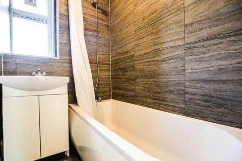 1 bedroom in a house share to rent, Homerton Rd, London, E9