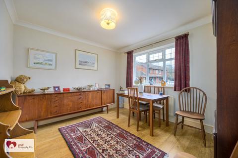 2 bedroom bungalow for sale, Highdown Crescent, Shirley B90