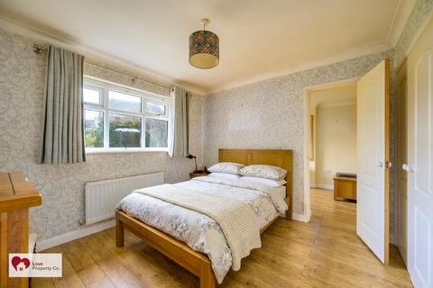 2 bedroom bungalow for sale, Highdown Crescent, Shirley B90