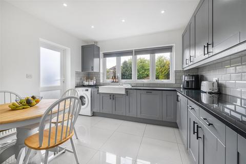 Henley Avenue, Sutton SM3