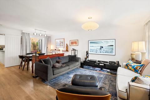 2 bedroom terraced house for sale, Laurence Mews, London W12