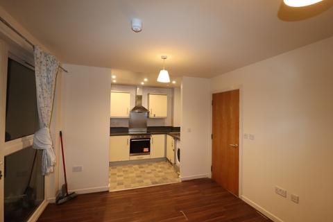 2 bedroom flat to rent, Monarch Way, Ilford IG2