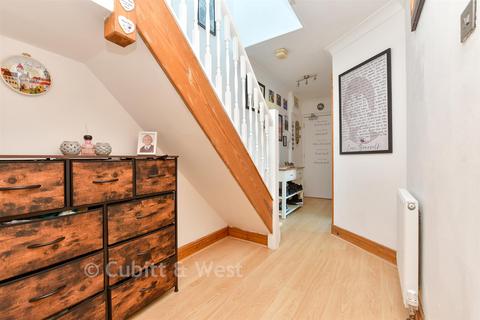 2 bedroom apartment for sale, Canterbury Mews, Leatherhead KT22