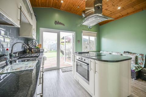 4 bedroom terraced house for sale, Sanderstead Road, Leyton, London, E10