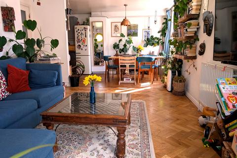 2 bedroom flat for sale, Eastway, London E9