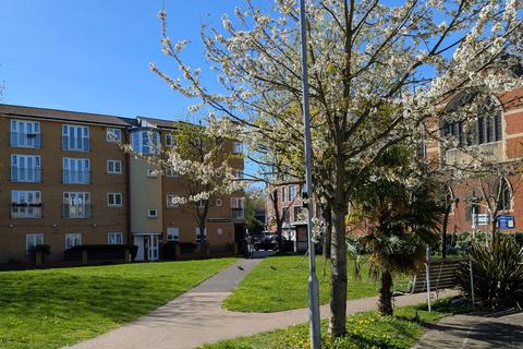 2 bedroom flat for sale, Eastway, London E9