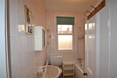 Studio to rent, Dewsbury Road, London, NW10