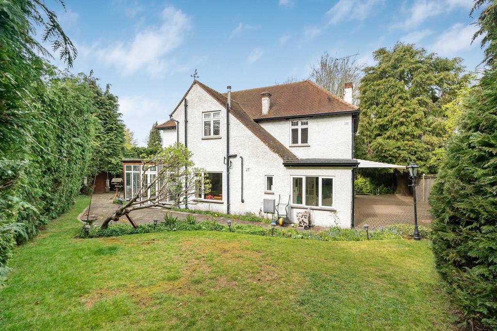 Detached house exterior, garden