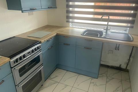 2 bedroom terraced house to rent, Gorsey Lane, Warrington, WA2